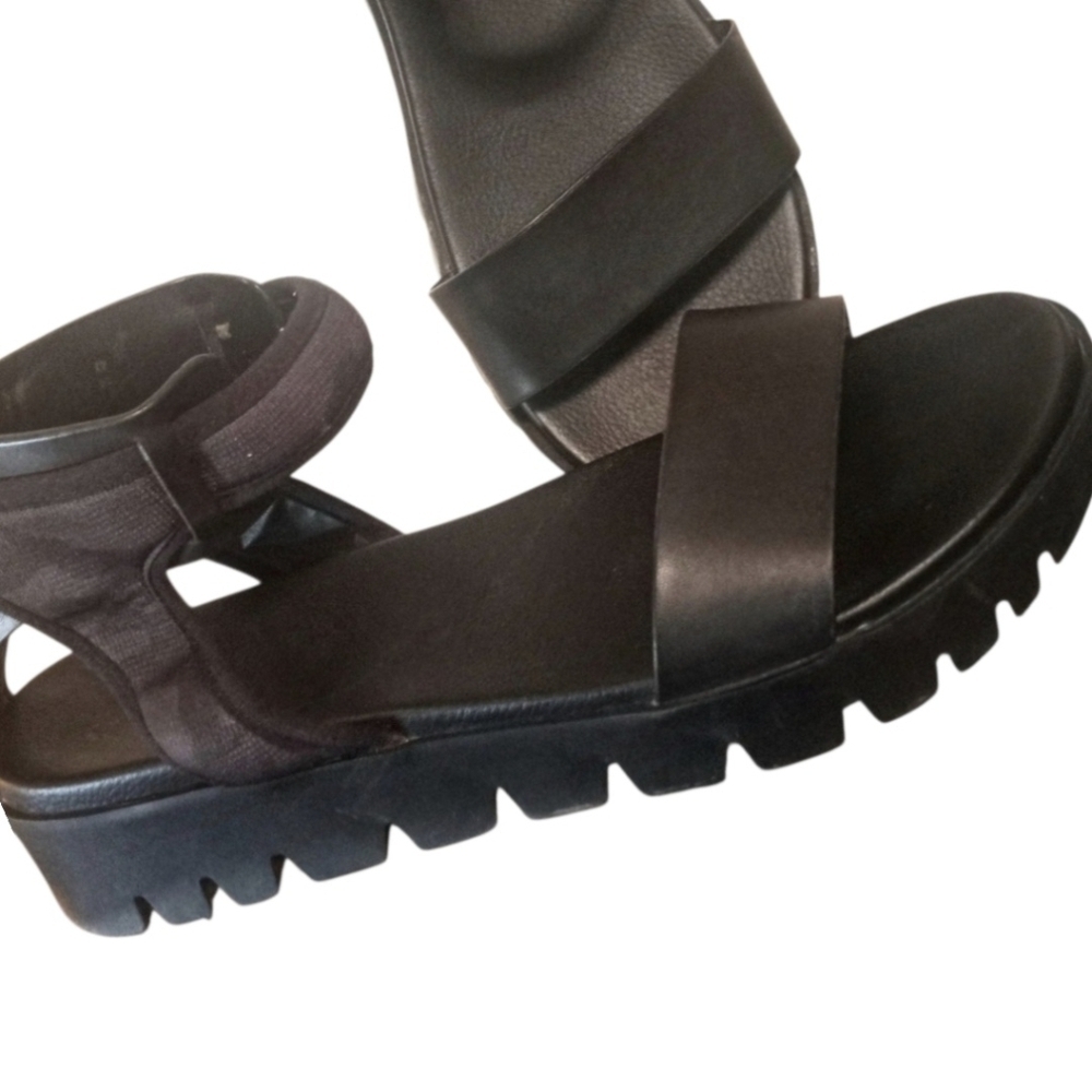 MIA Black Platform Sandals Camouflage Front Strap Back Zipper   Women Size 9.5